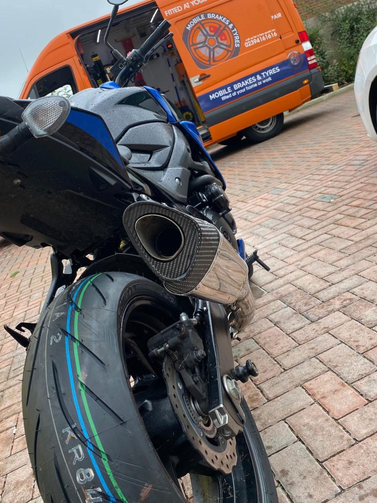 Mobile-Motorcycle-Tyre-Fitting15