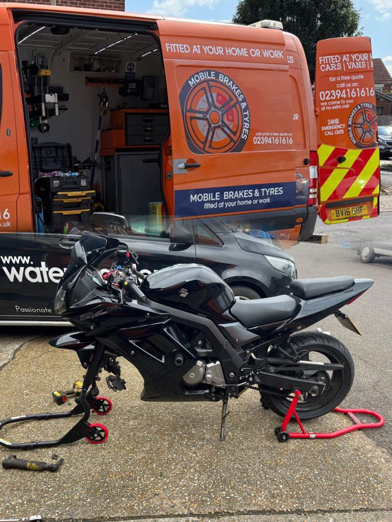 Mobile-Motorcycle-Tyre-Fitting9